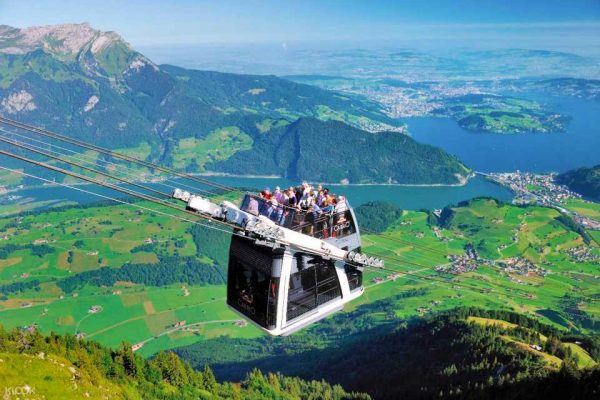 Tour cáp treo CabriO đến núi Stanserhorn từ Zurich